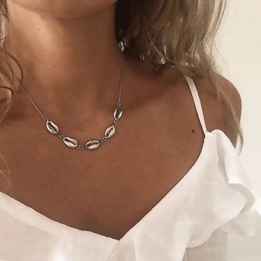 New silver Cowrie Shell bead Necklace